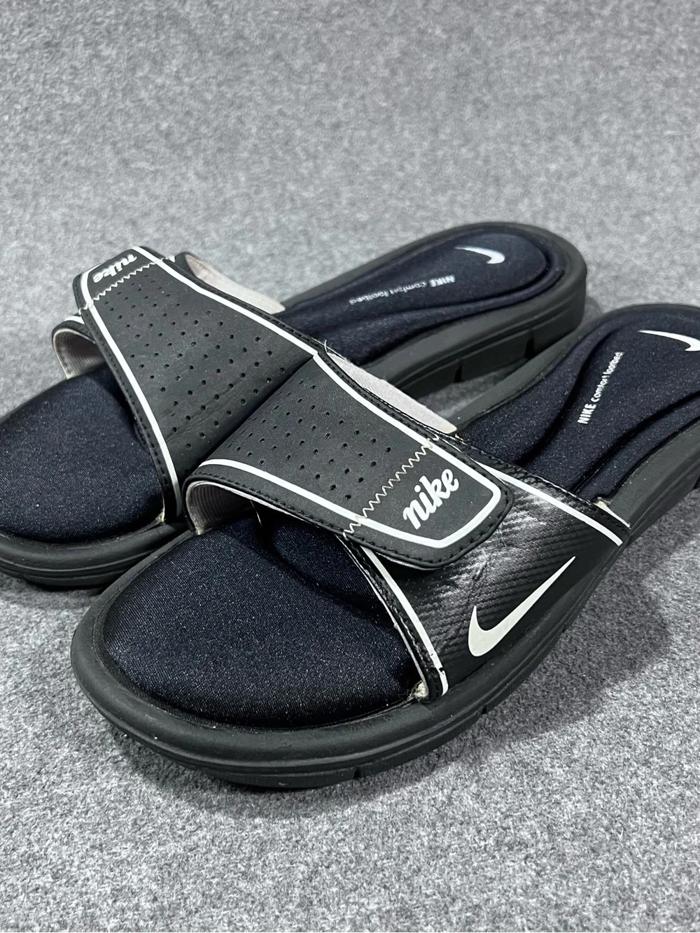 Nike Women’s Comfort Footbed Black & White Slides Sandals 360883-011 Size 10